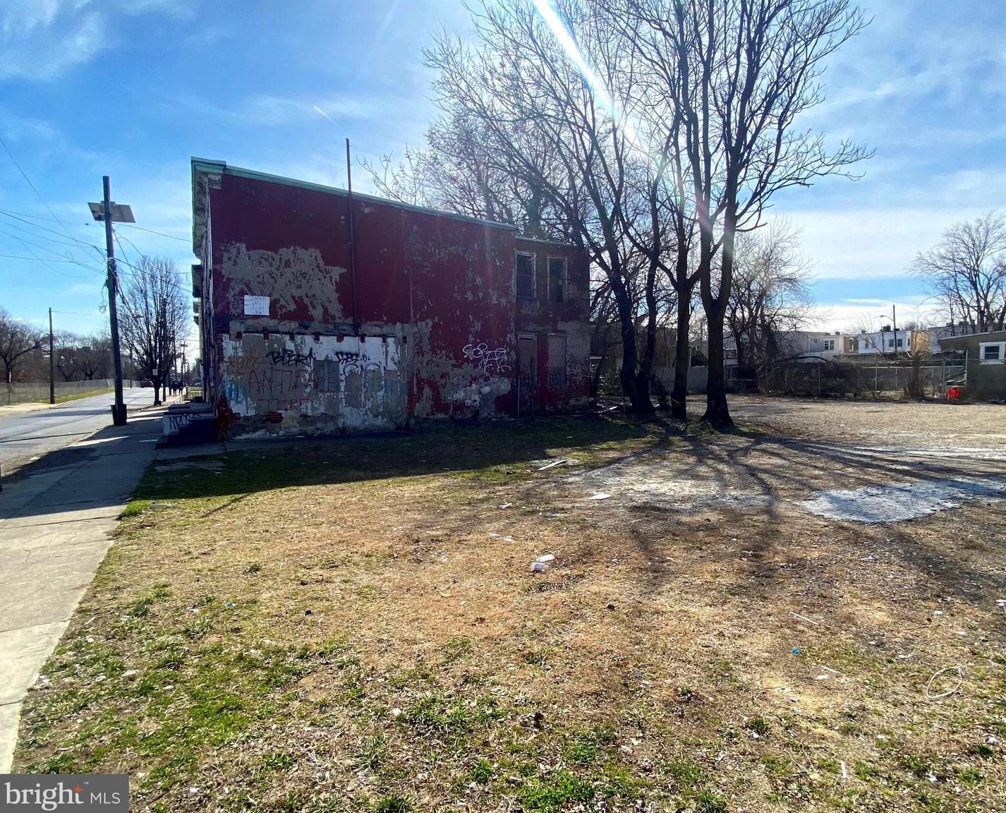 805 S 9th St, Camden, NJ 08103