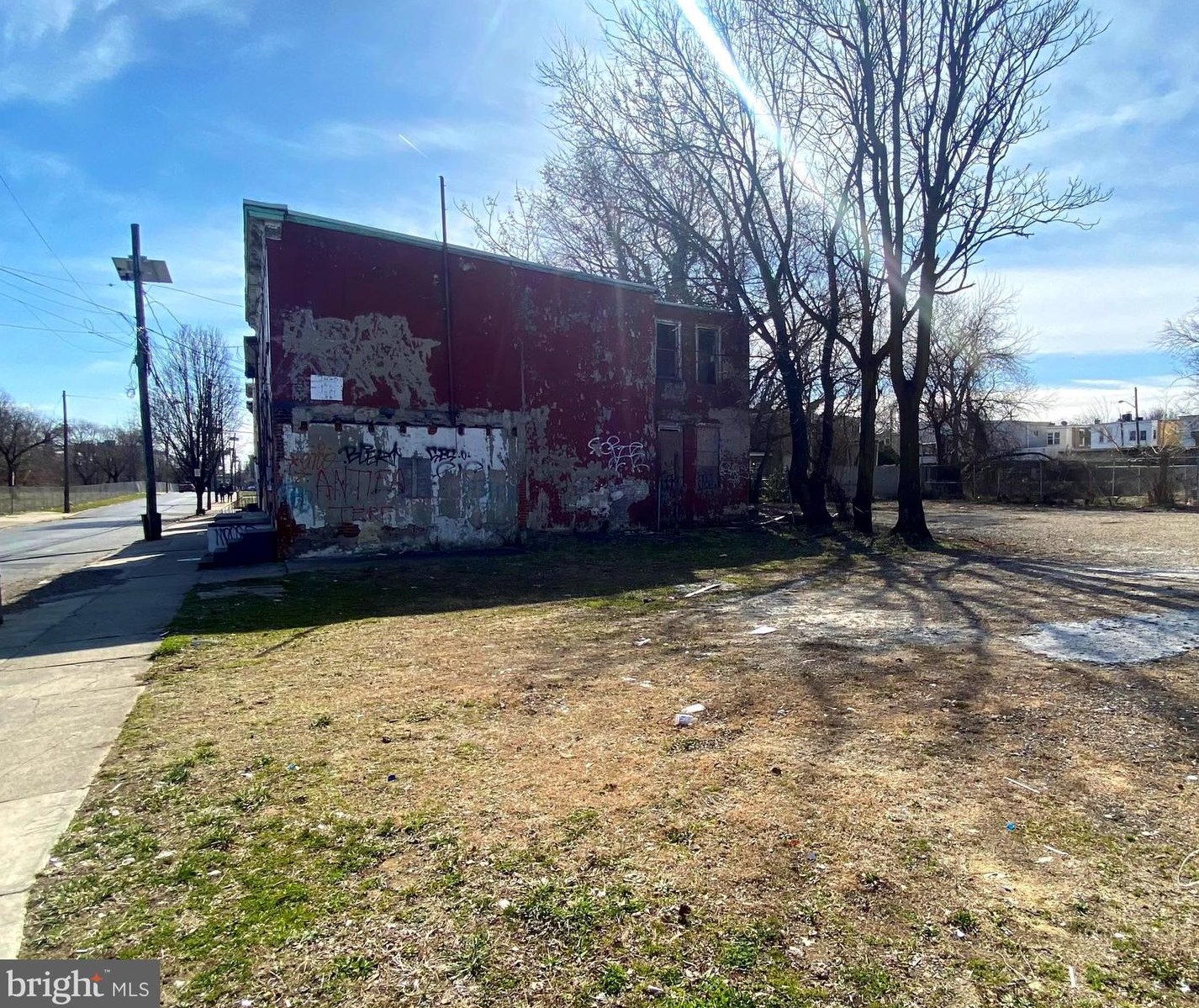 807 S 9th St, Camden, NJ 08103