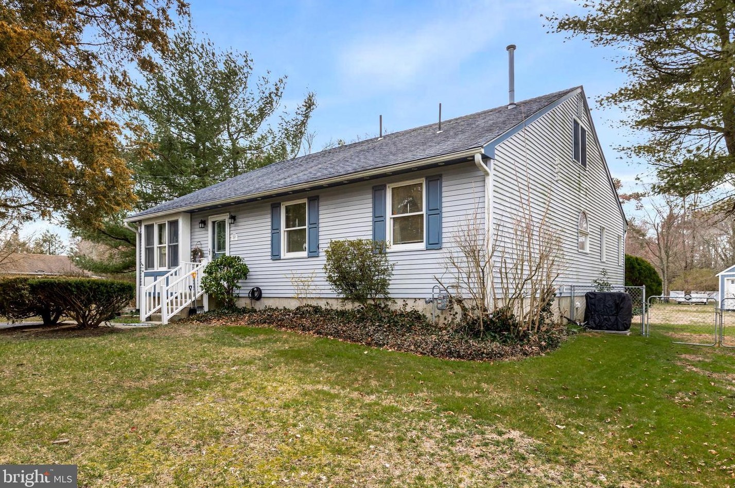 381 Gardens Ave, Waterford Township, NJ 08004-1504