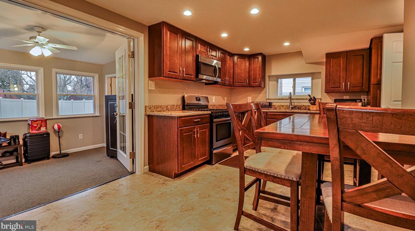 6 Taunton Rd, Waterford Township, NJ 08004-2478
