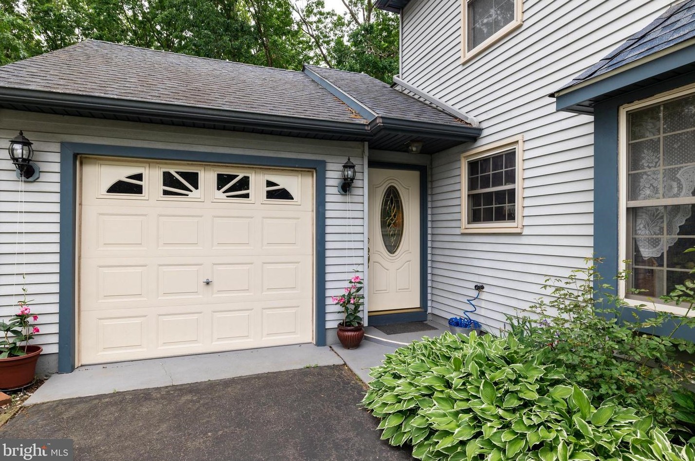 10 Windingbrook Dr, Waterford Township, NJ 08004-2902