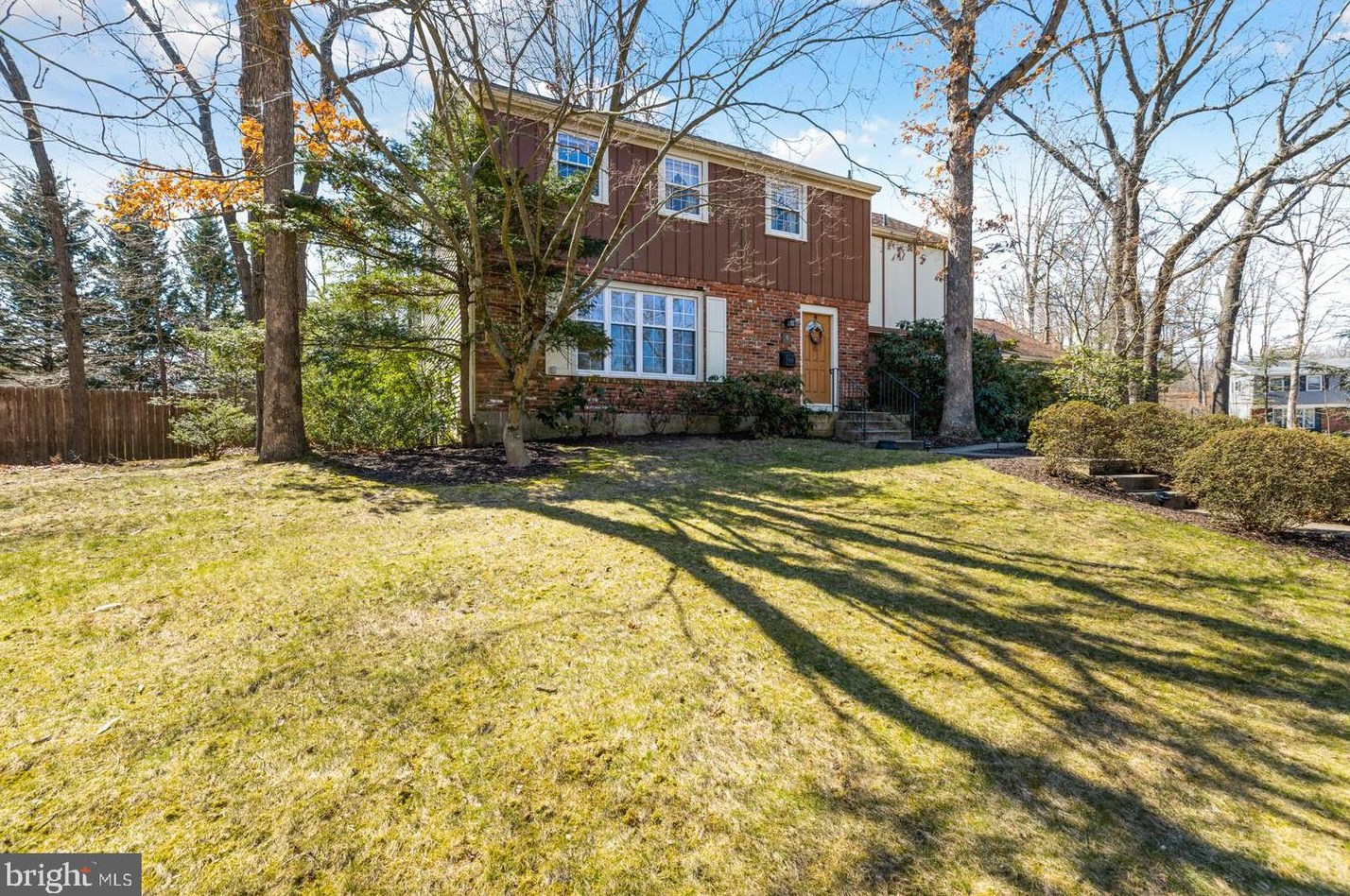 5 Laurel Hill Ct, Berlin Boro, NJ 08009