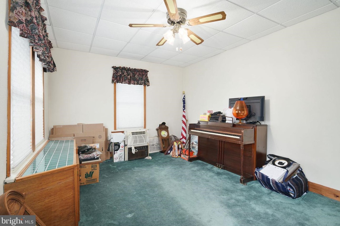 329 W Lincoln Ave, Magnolia, NJ 08049