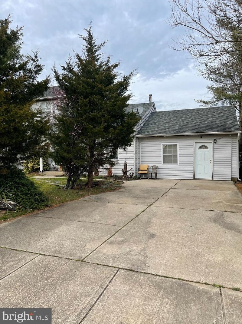 8 Sassafras Dr, Erial, NJ 08081