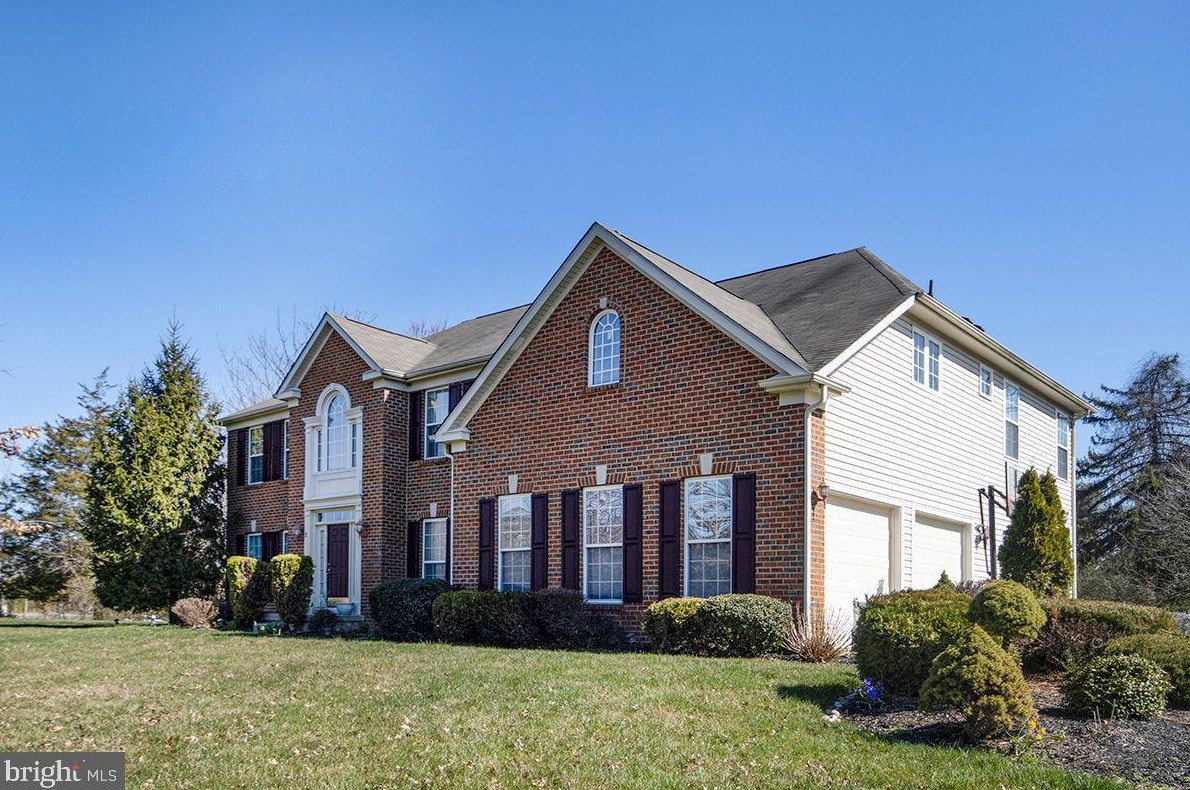 2 Heggan Ln, Elm, NJ 08037-9502
