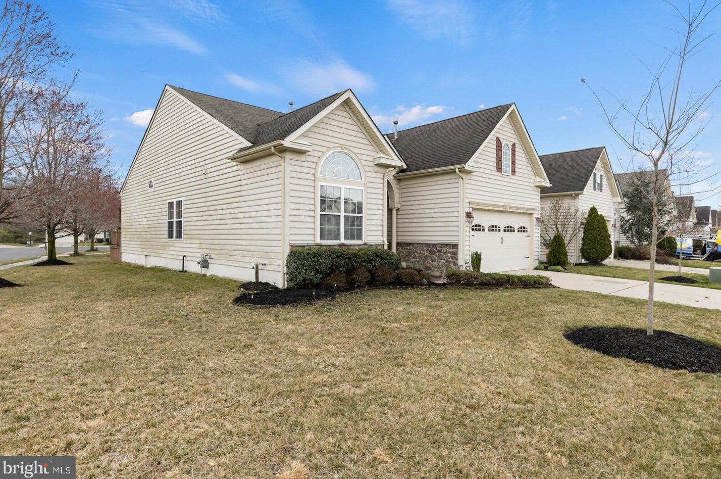 142 Hearthstone Dr, Berlin Boro, NJ 08009