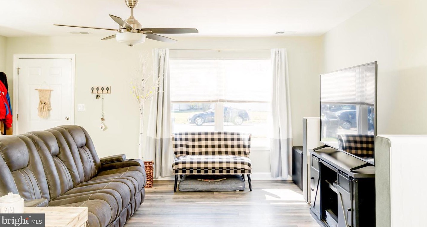 27 Jackson Ln, Erial, NJ 08081