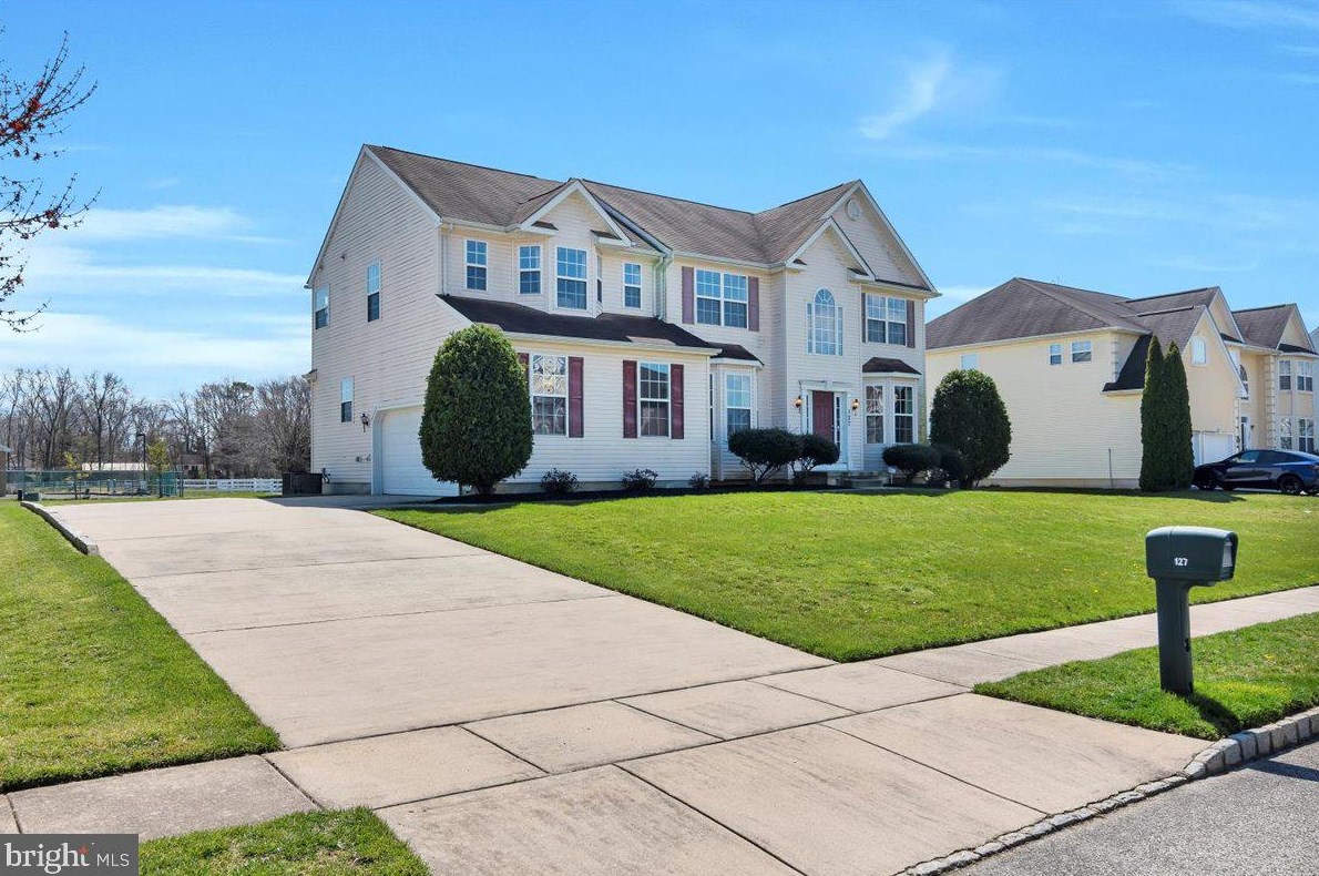 127 Golden Meadow Ln, Erial, NJ 08081