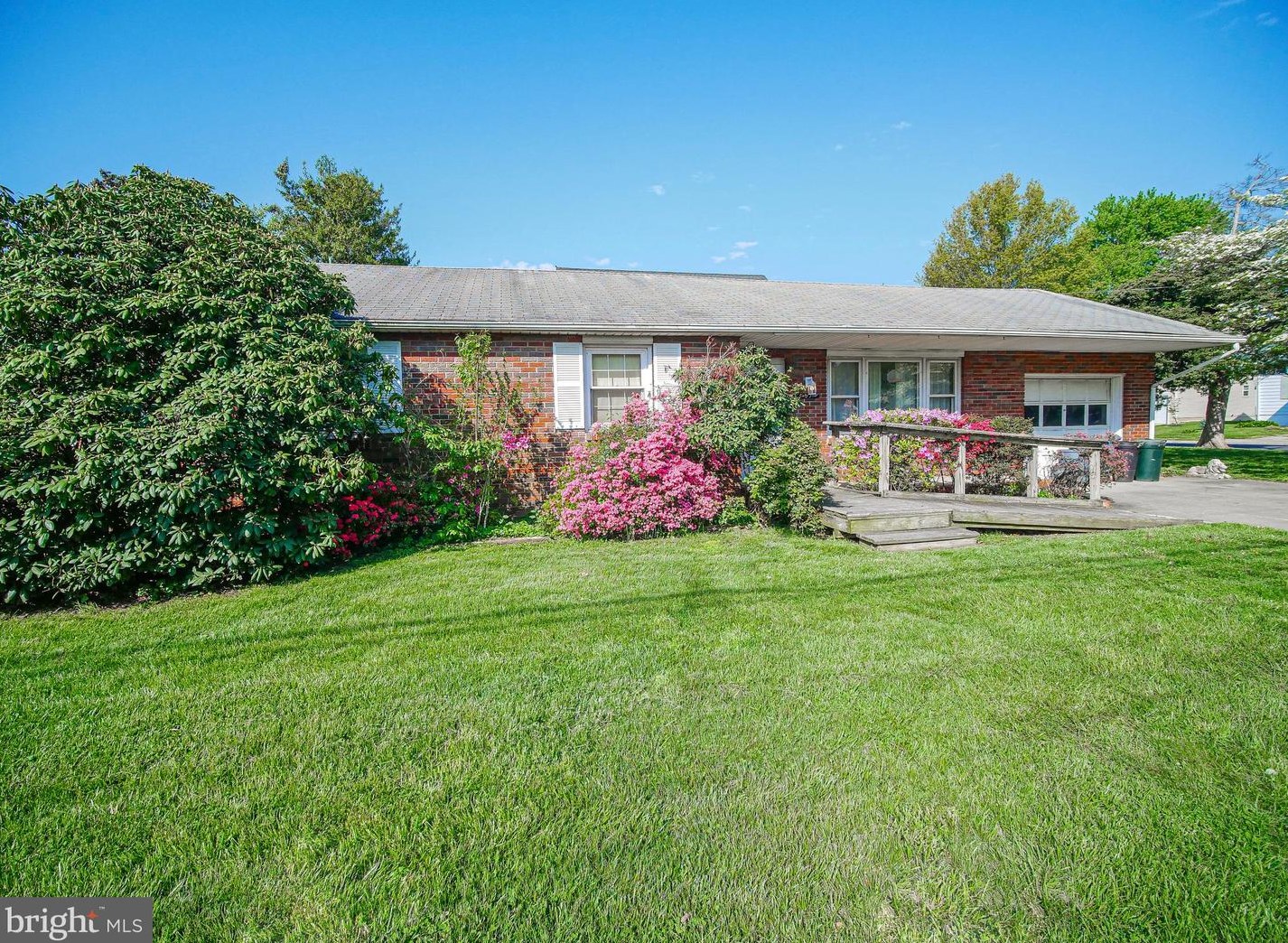64 N Cedar Ave, Gloucester, NJ 08031