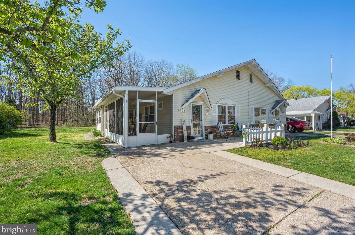 205 Elmtowne Blvd, Elm, NJ 08037