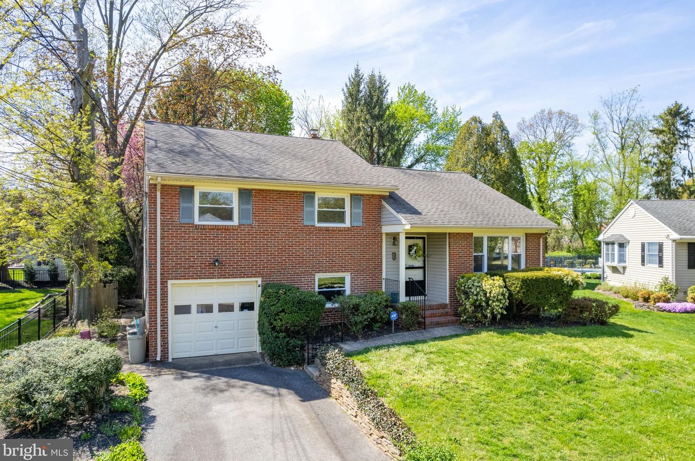 1 Devon Ct, Tavistock, NJ 08033