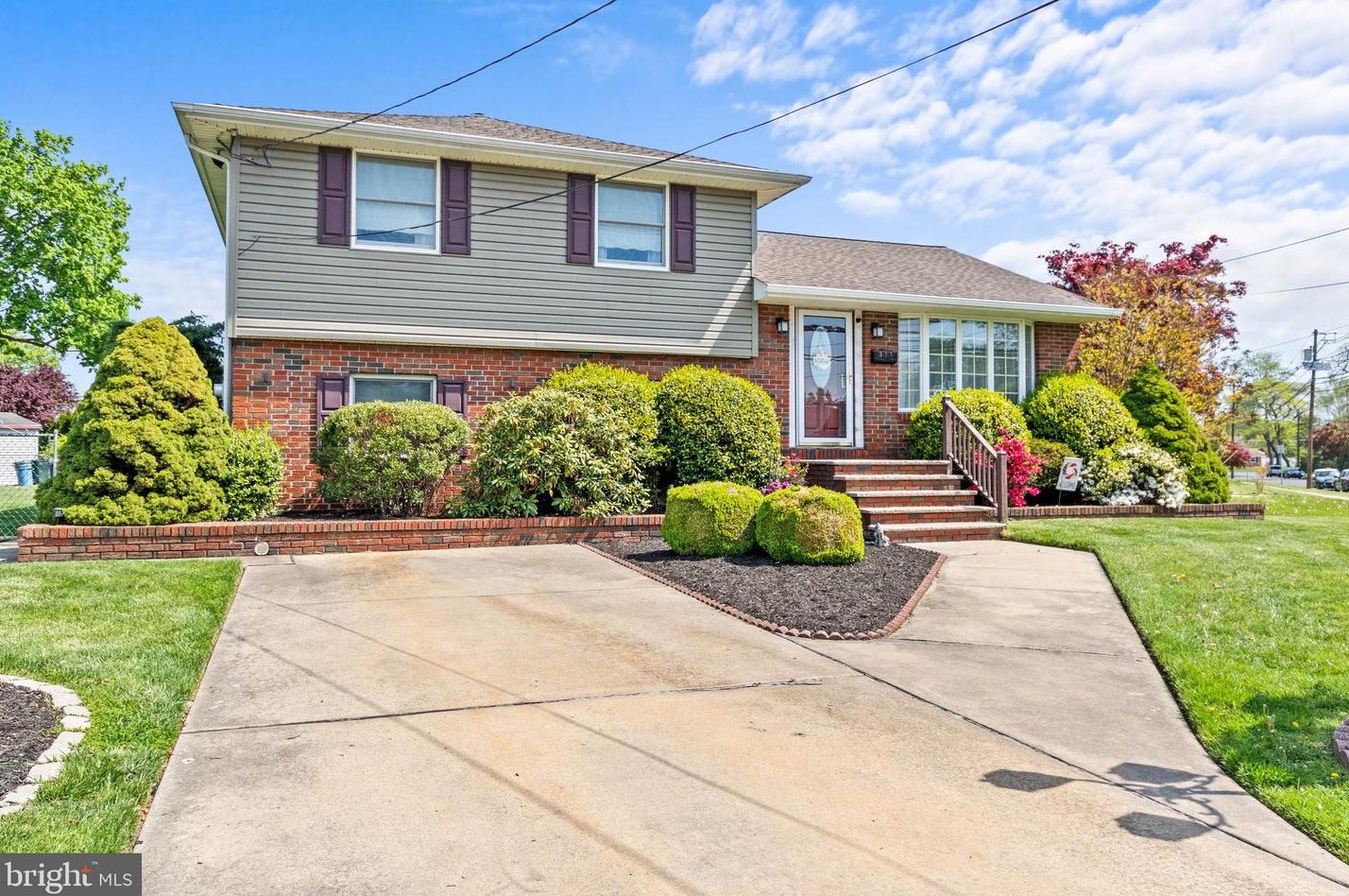 311 Pasadena Dr, Magnolia, NJ 08049