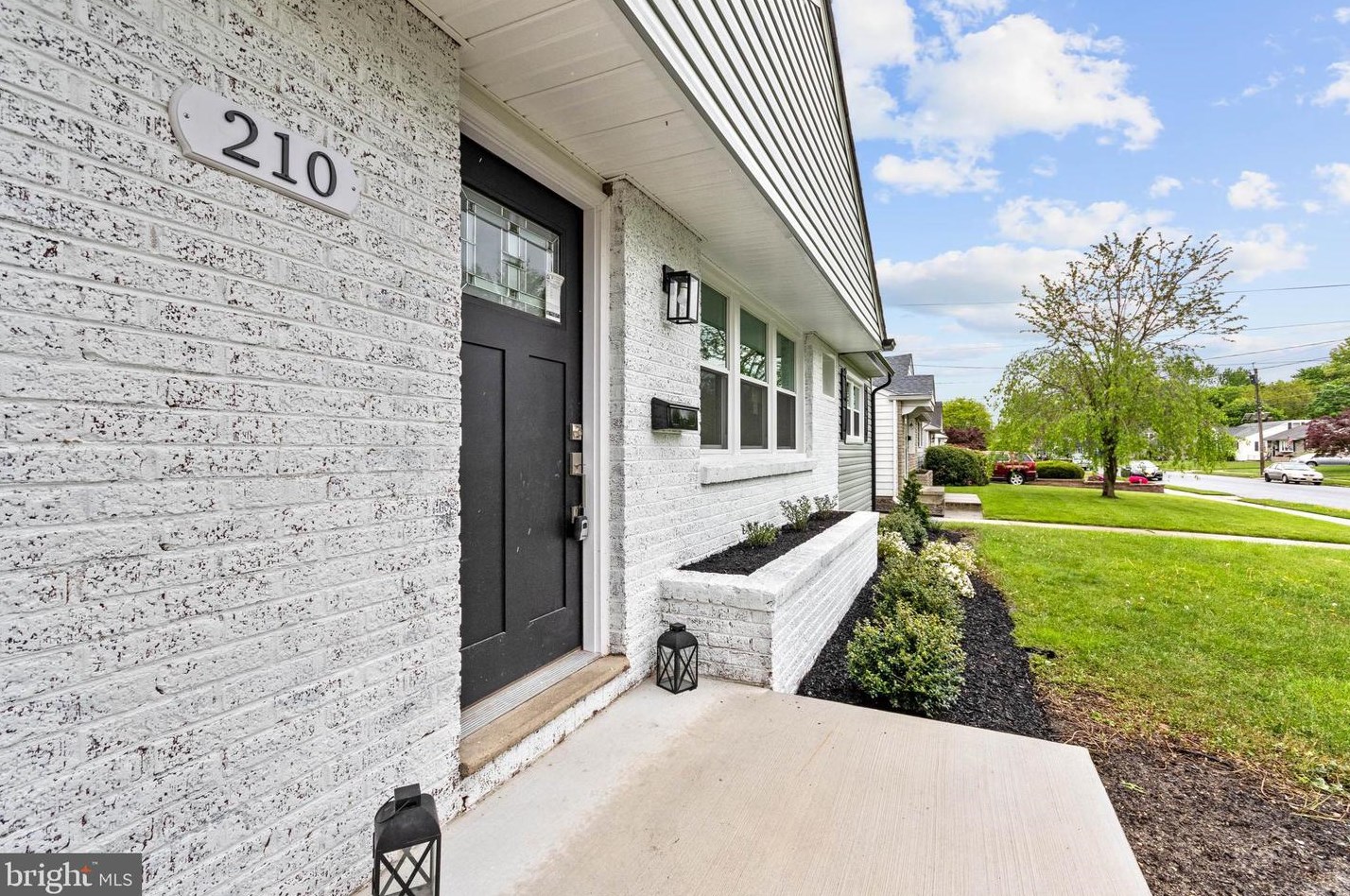210 Edwards Ave, Barrington, NJ 08007