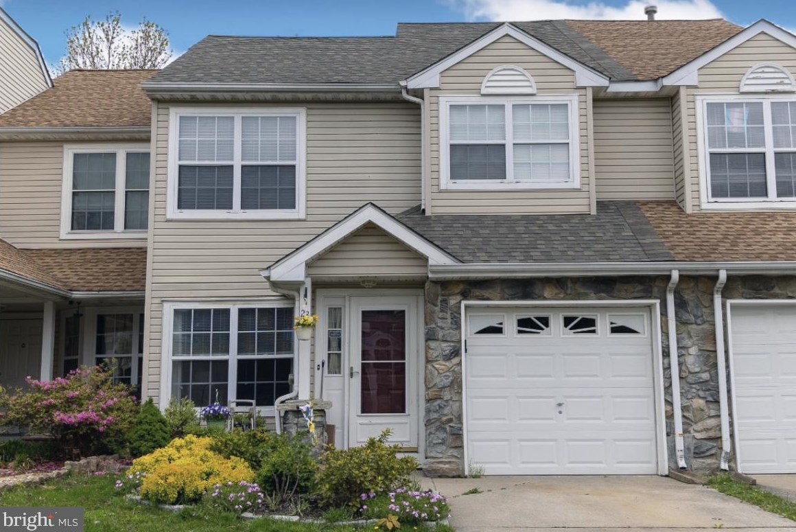 23 Park Side Dr, Erial, NJ 08081