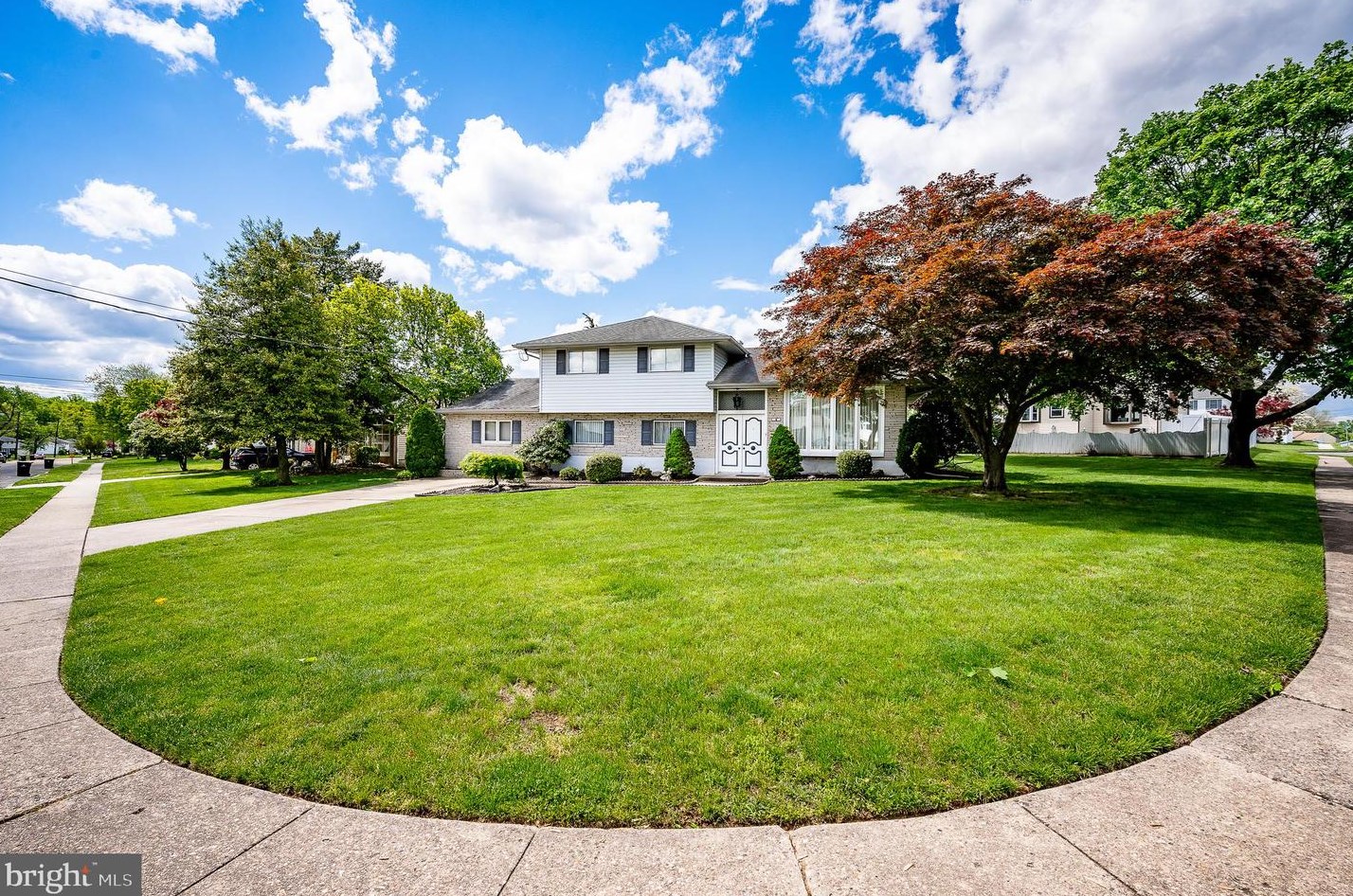9 Stephen Dr, Glendora, NJ 08029-1757