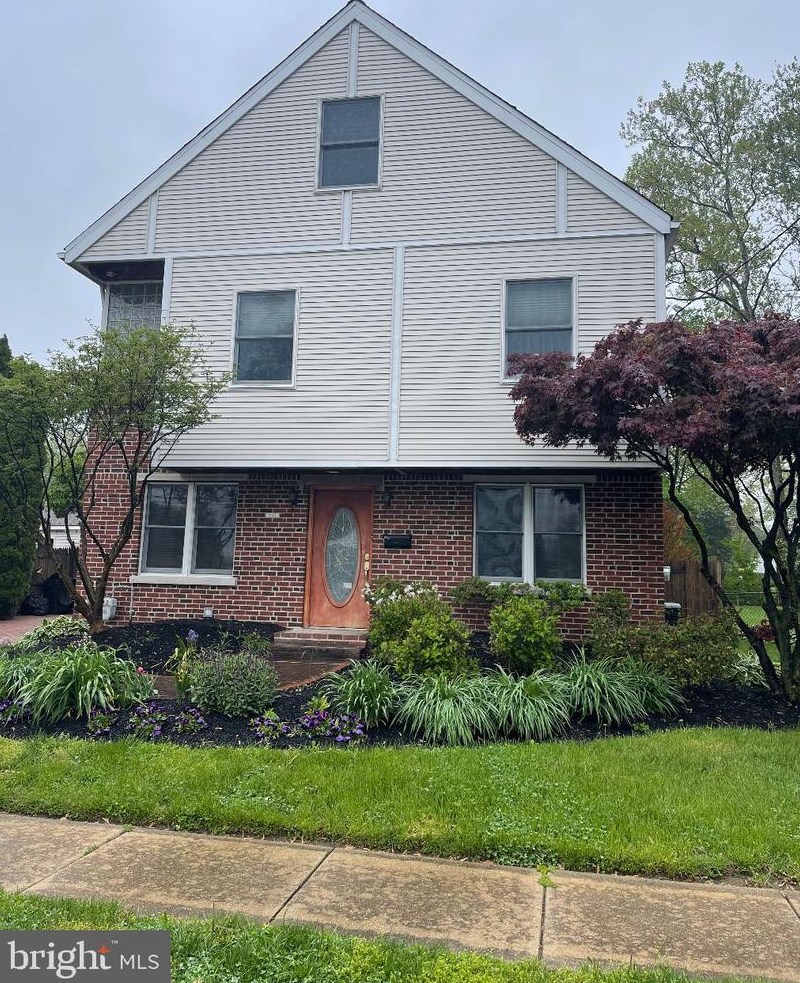 121 Charles Rd, Magnolia, NJ 08049-1504