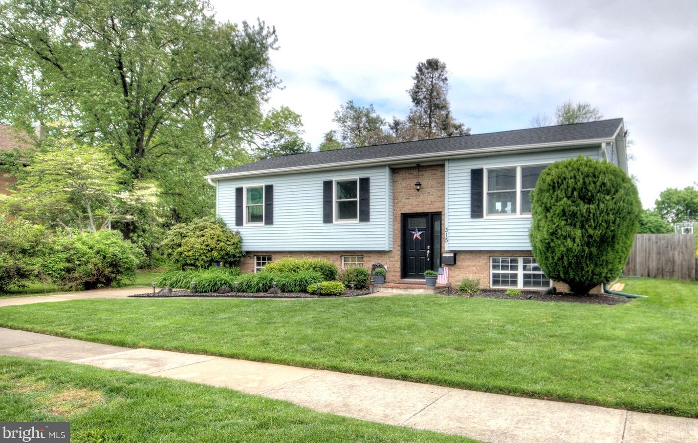315 Jackson Ave, Magnolia, NJ 08049