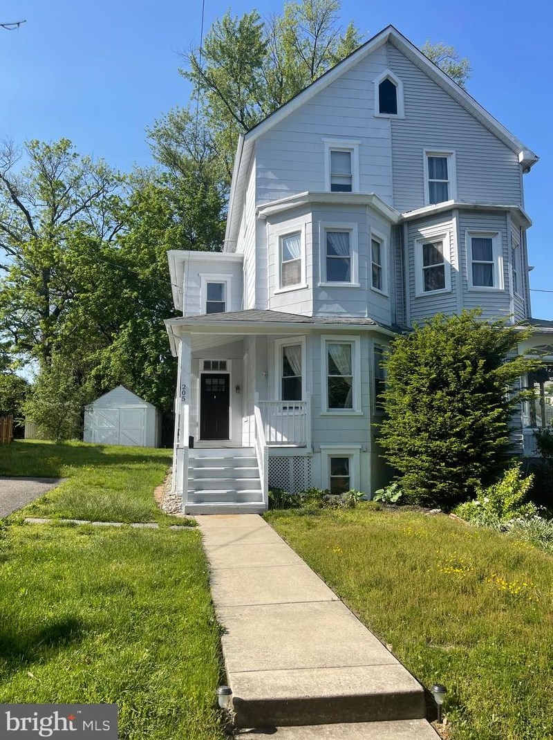 205 Lakeview Ave, Tavistock, NJ 08033