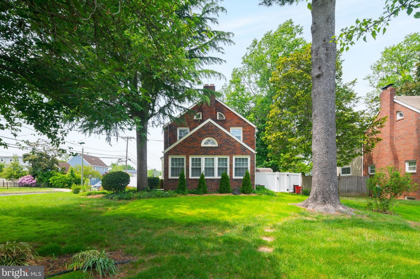 207 W Crystal Lake Ave, Tavistock, NJ 08033
