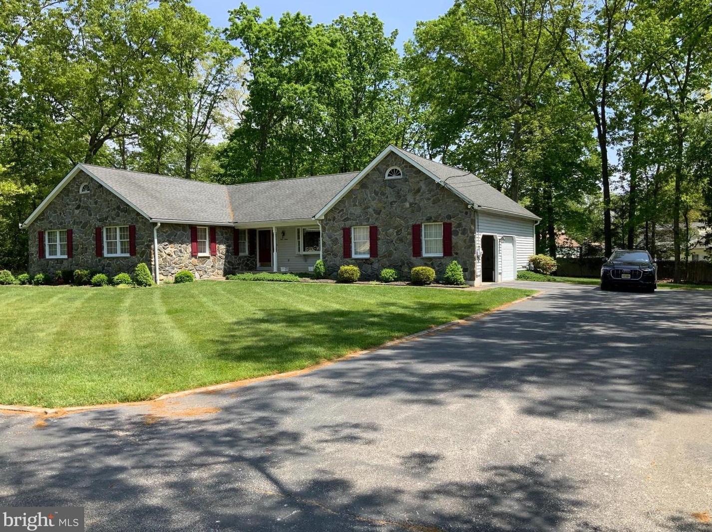 140 S Grove St, Erial, NJ 08081