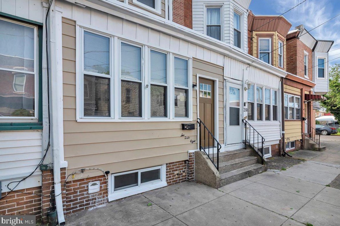 248 3rd St, Gloucester, NJ 08030