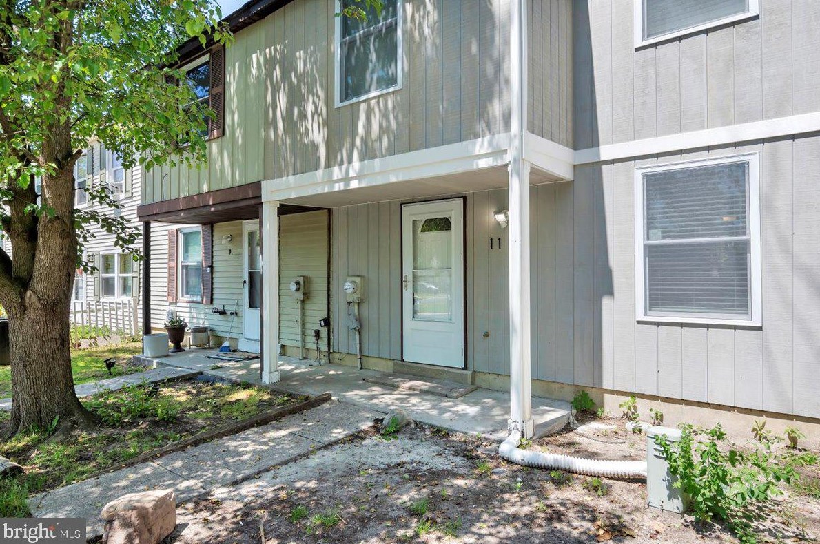11 Thistleton Rd, Erial, NJ 08081