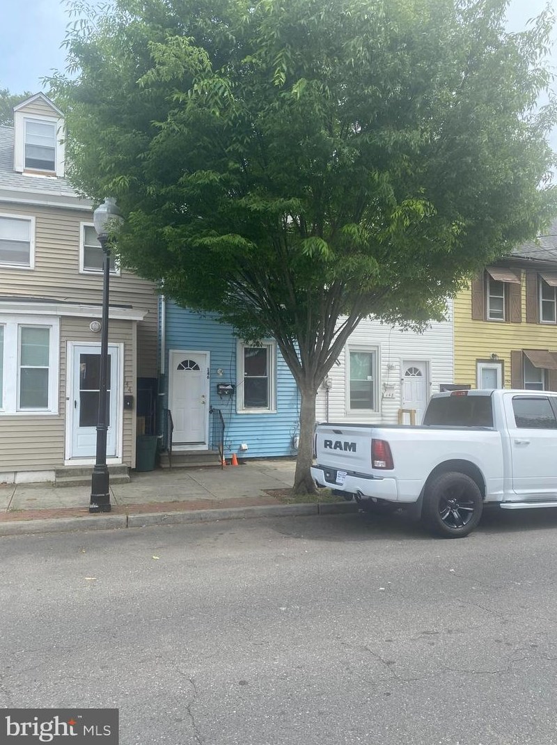 146 S Burlington St, Gloucester, NJ 08030