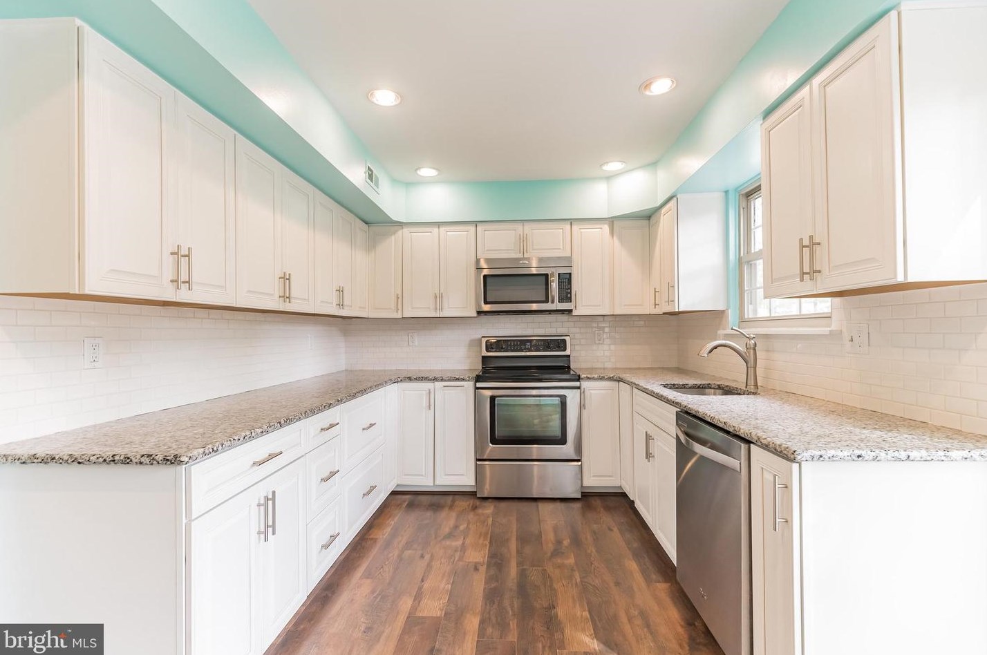 2 Hunter Ct, Waterford Township NJ  08004-2921 exterior