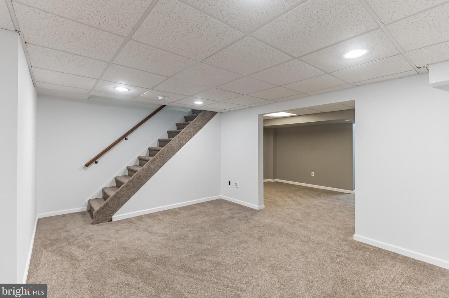 2 Hunter Ct, Waterford Township NJ  08004-2921 exterior