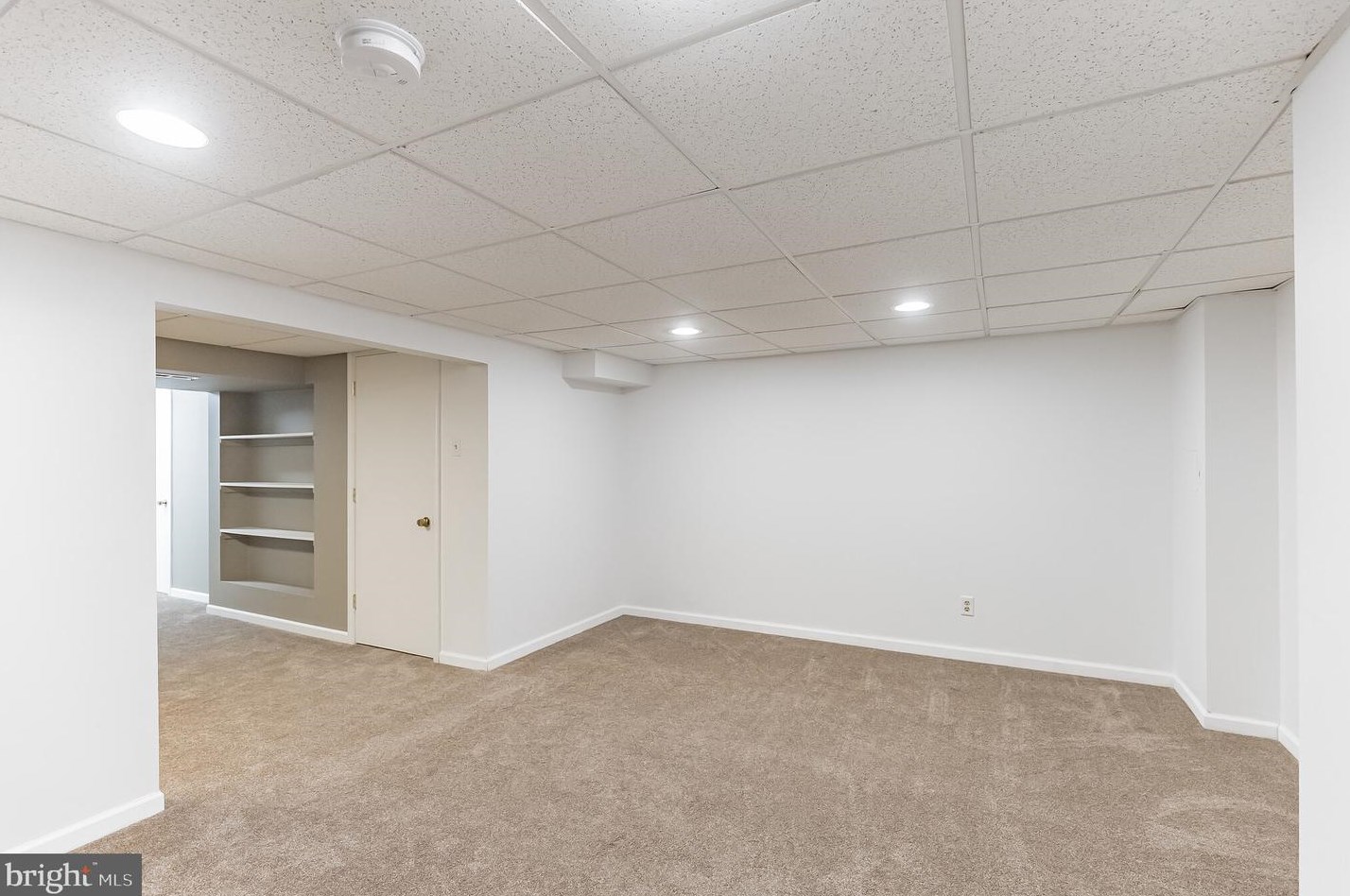 2 Hunter Ct, Waterford Township NJ  08004-2921 exterior