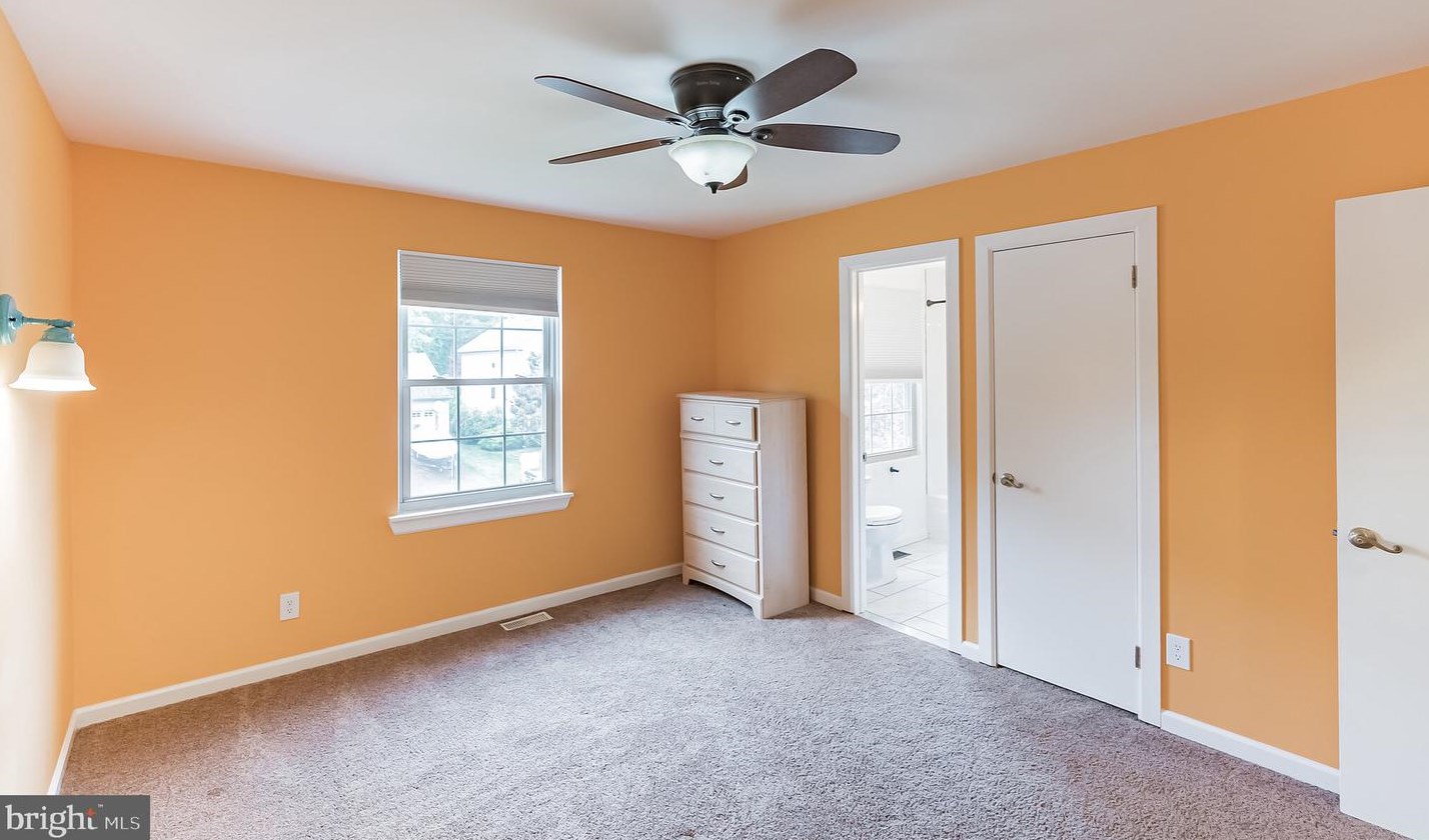 2 Hunter Ct, Waterford Township NJ  08004-2921 exterior