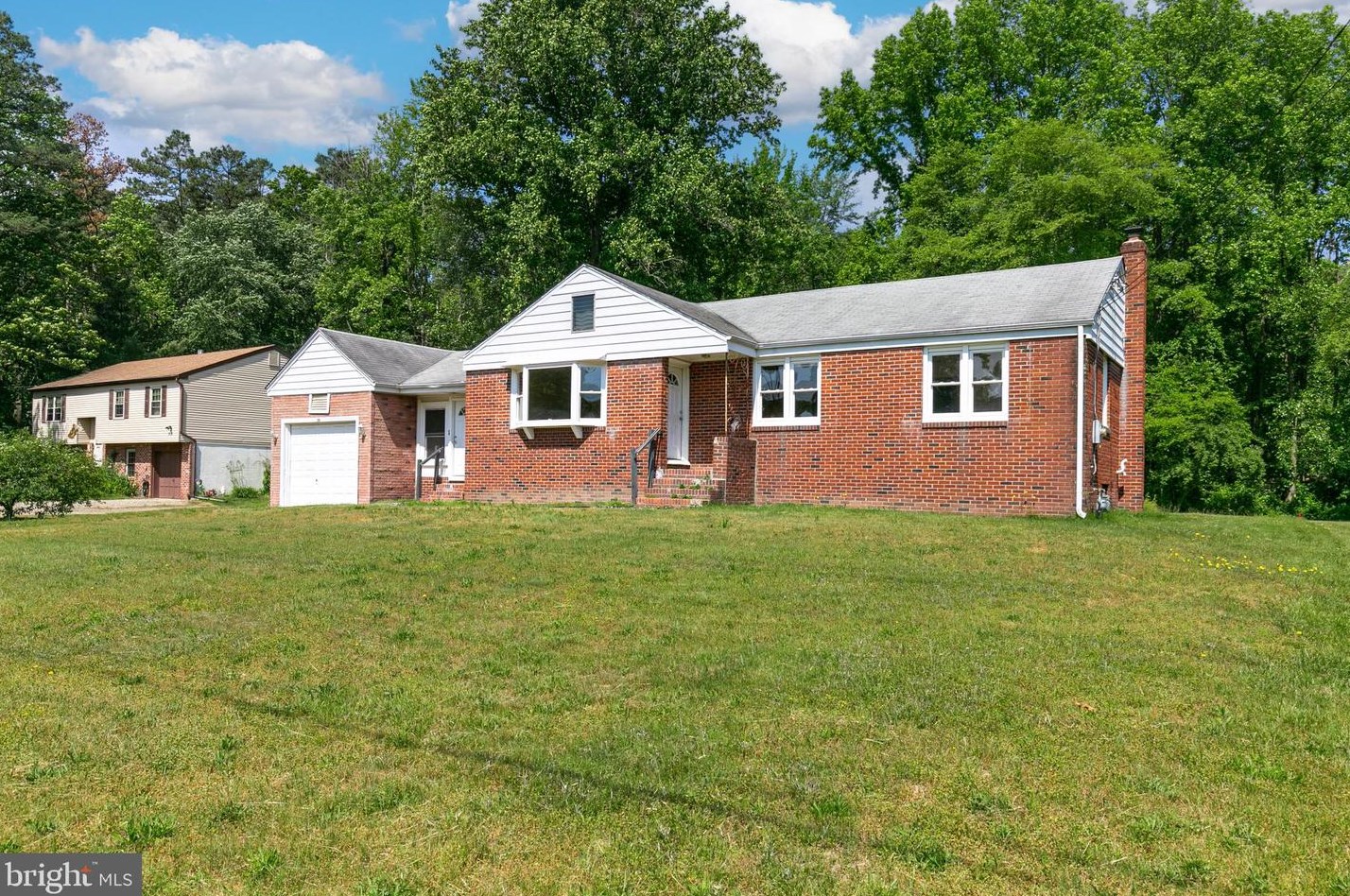 29 Deerpond Blvd, Waterford Township, NJ 08004-2205