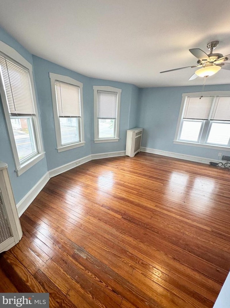 208 S White Horse Pike #b, Camden, NJ 08106