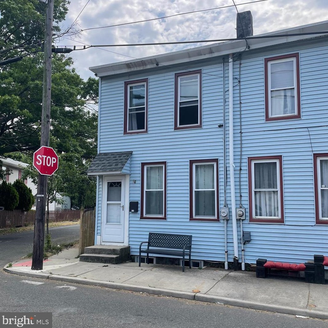 826 Cumberland St, Gloucester, NJ 08030