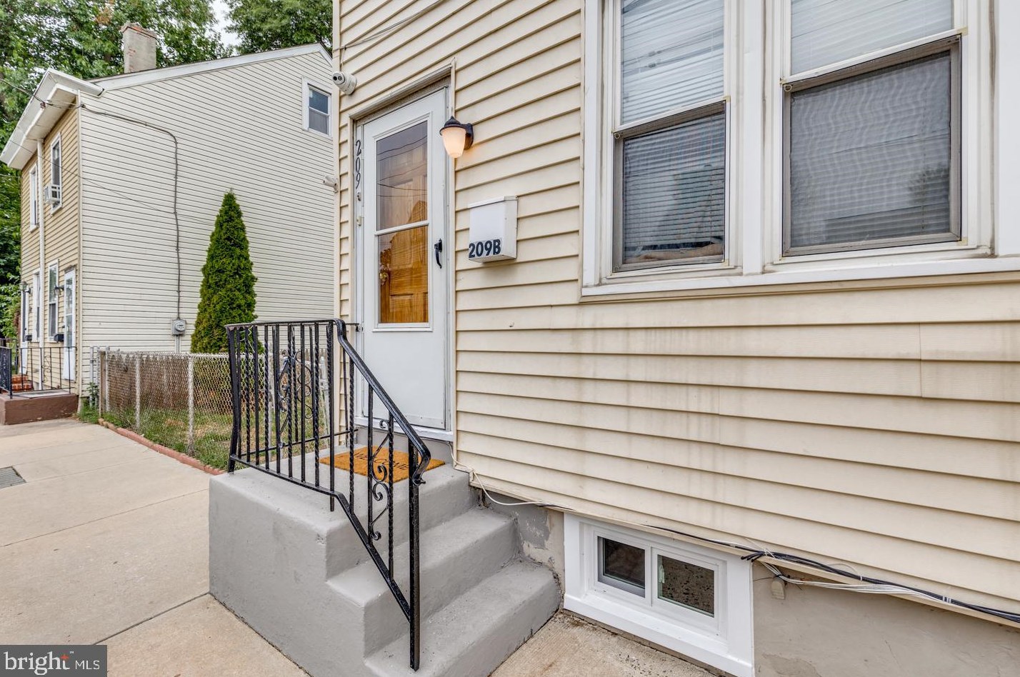 207 S King St, Gloucester, NJ 08030
