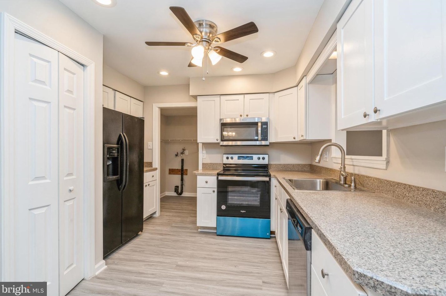 708 Forrest Dr, Waterford Township, NJ 08004-1125