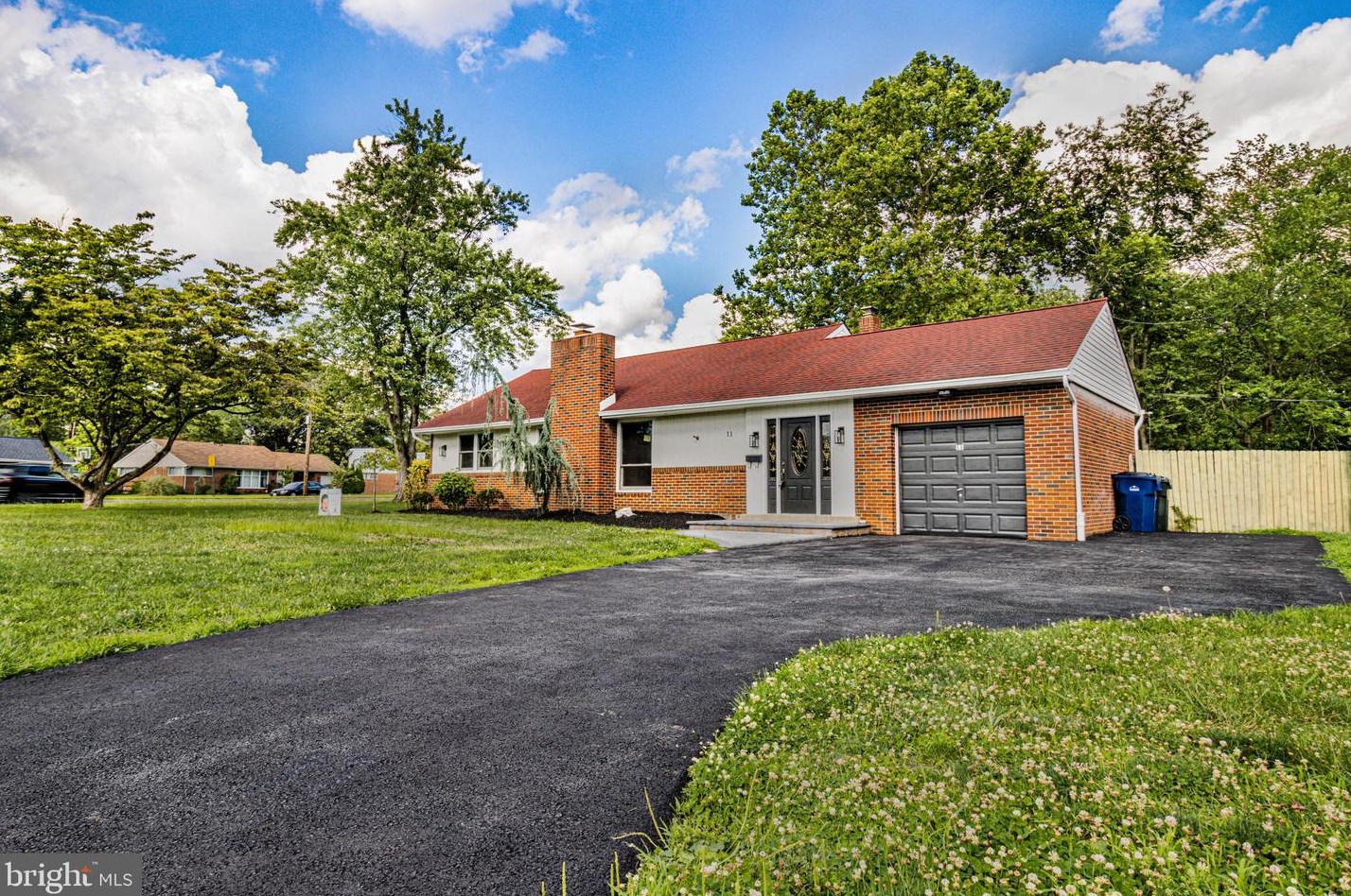 11 Lakevilla Dr, Franklin Township, NJ 08043