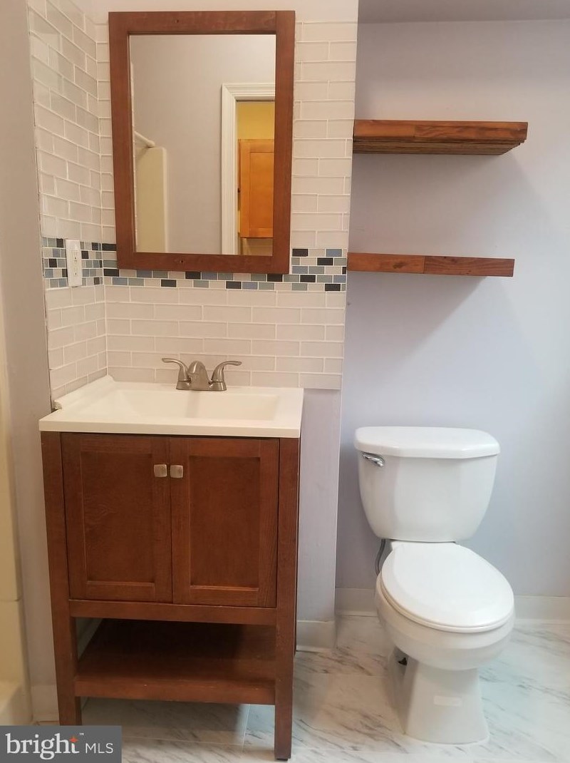 329 N Burlington St #b, Gloucester, NJ 08030