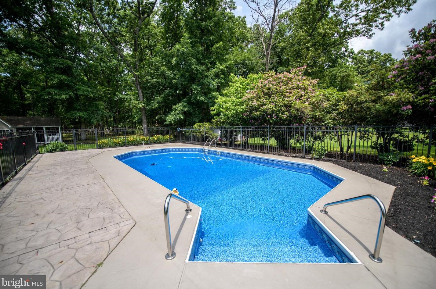 2211 Linden Ave, Waterford Township NJ 08004-1210 exterior