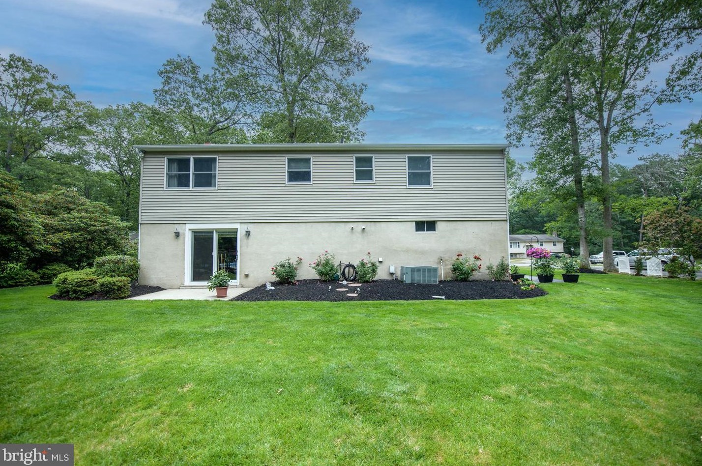 2211 Linden Ave, Waterford Township NJ 08004-1210 exterior