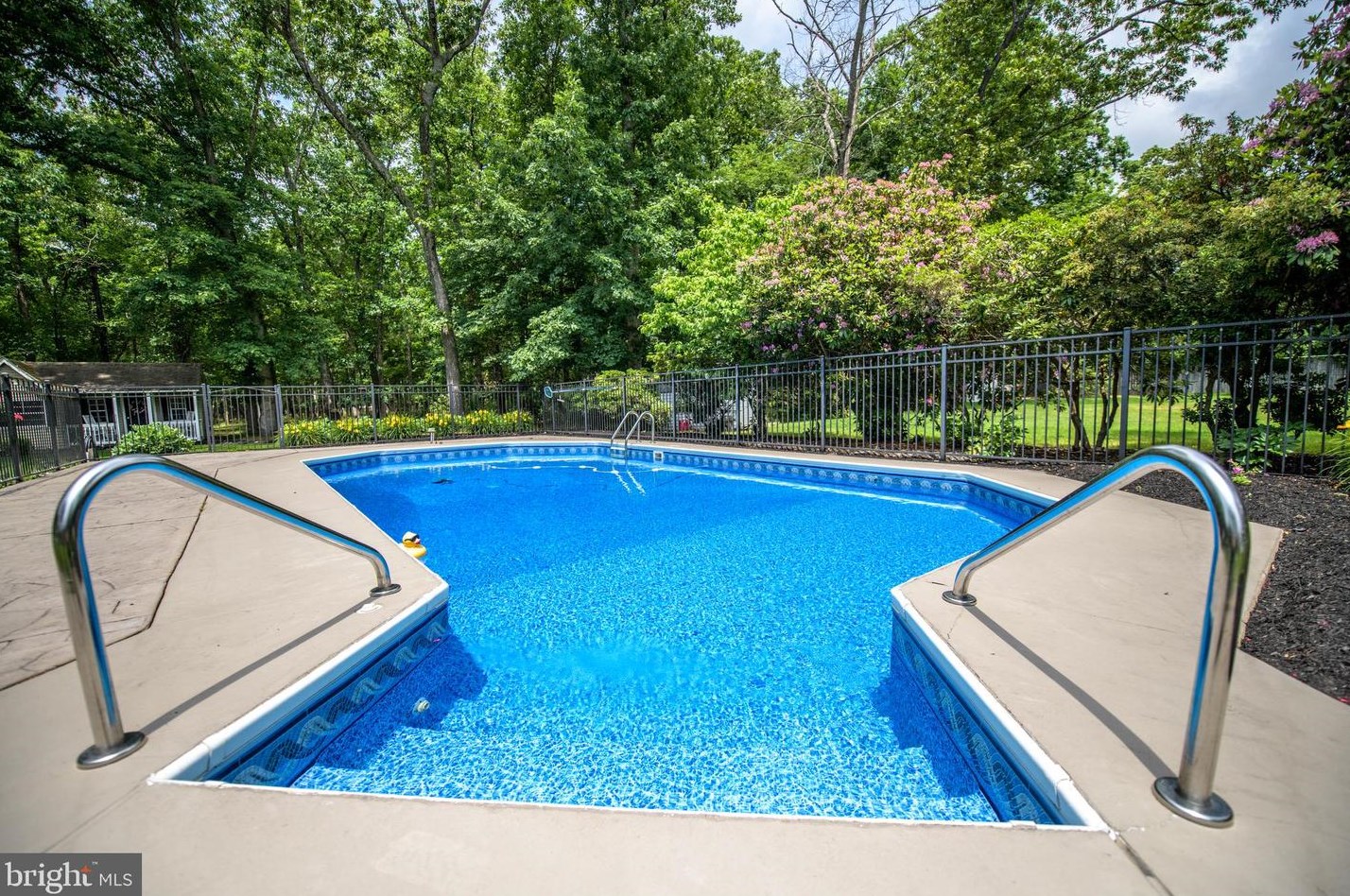 2211 Linden Ave, Waterford Township NJ 08004-1210 exterior