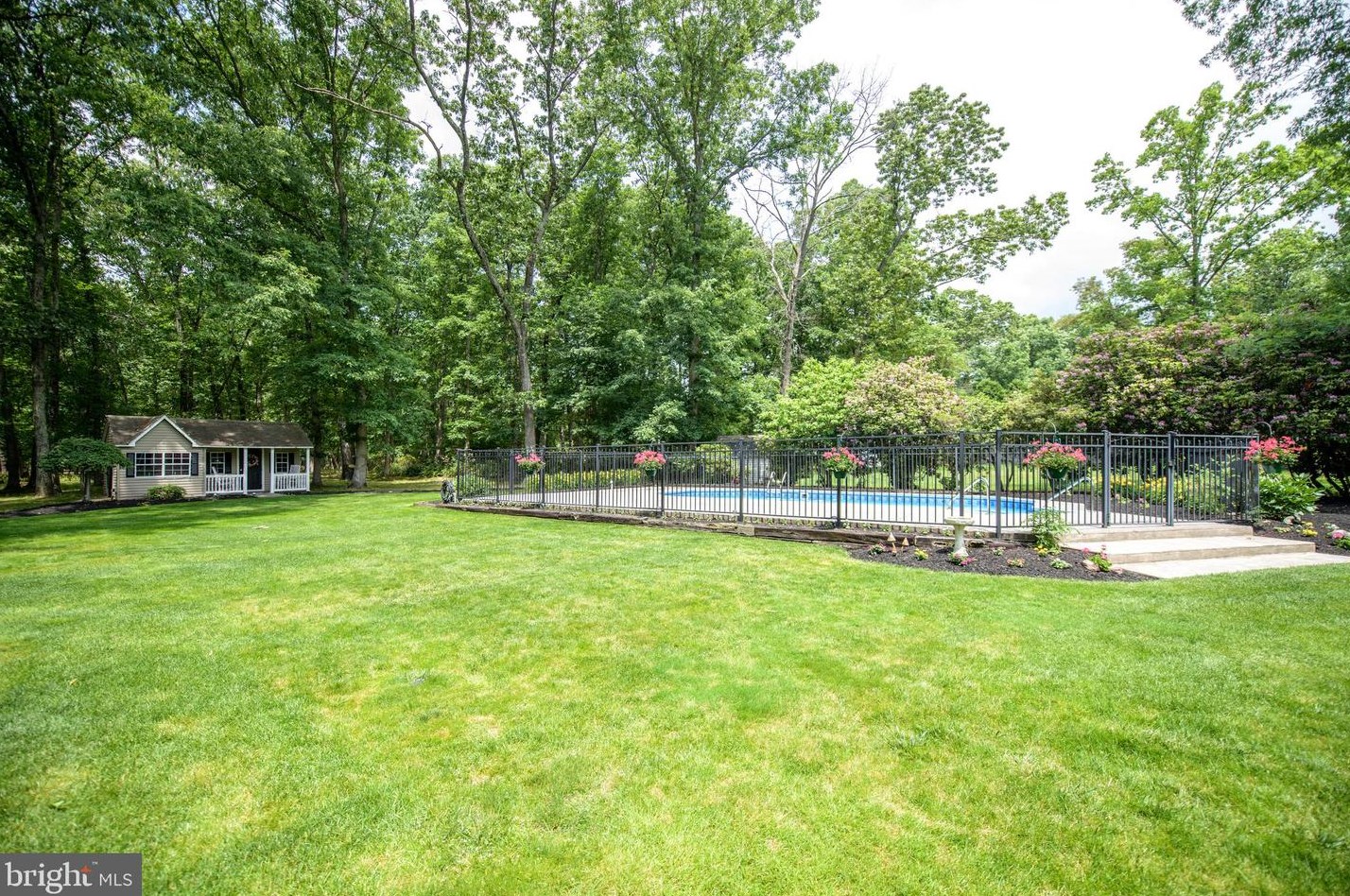 2211 Linden Ave, Waterford Township NJ 08004-1210 exterior