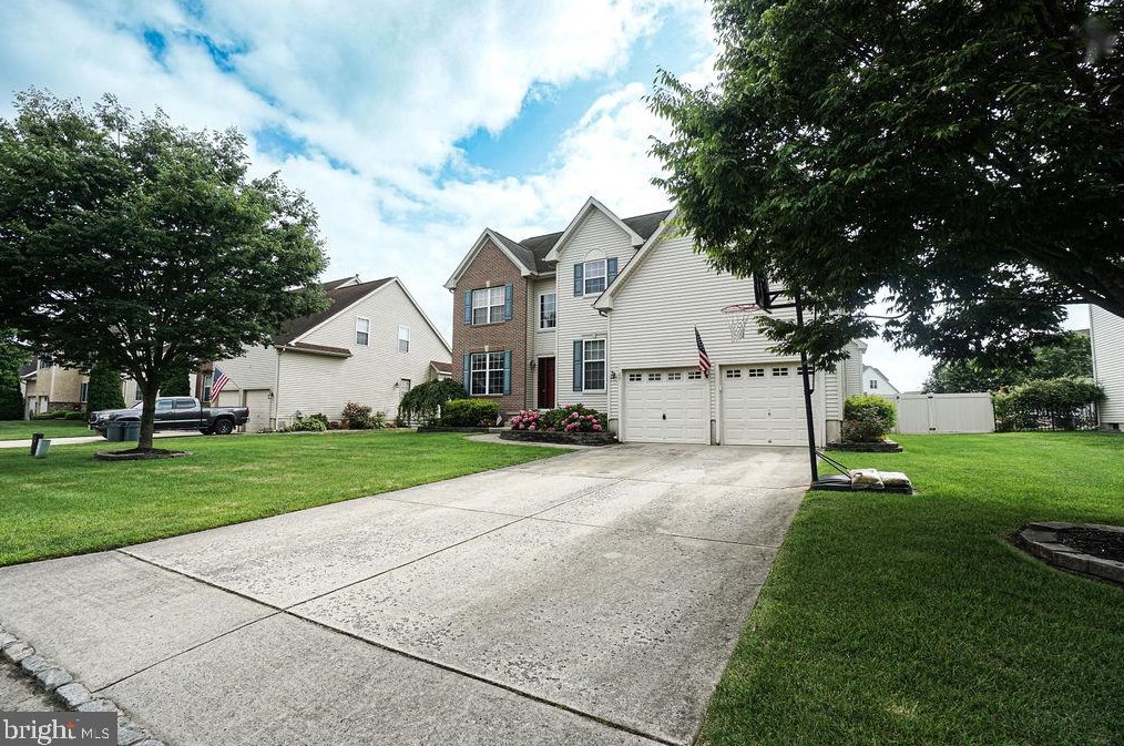 20 Canyon Dr, Berlin Boro, NJ 08009