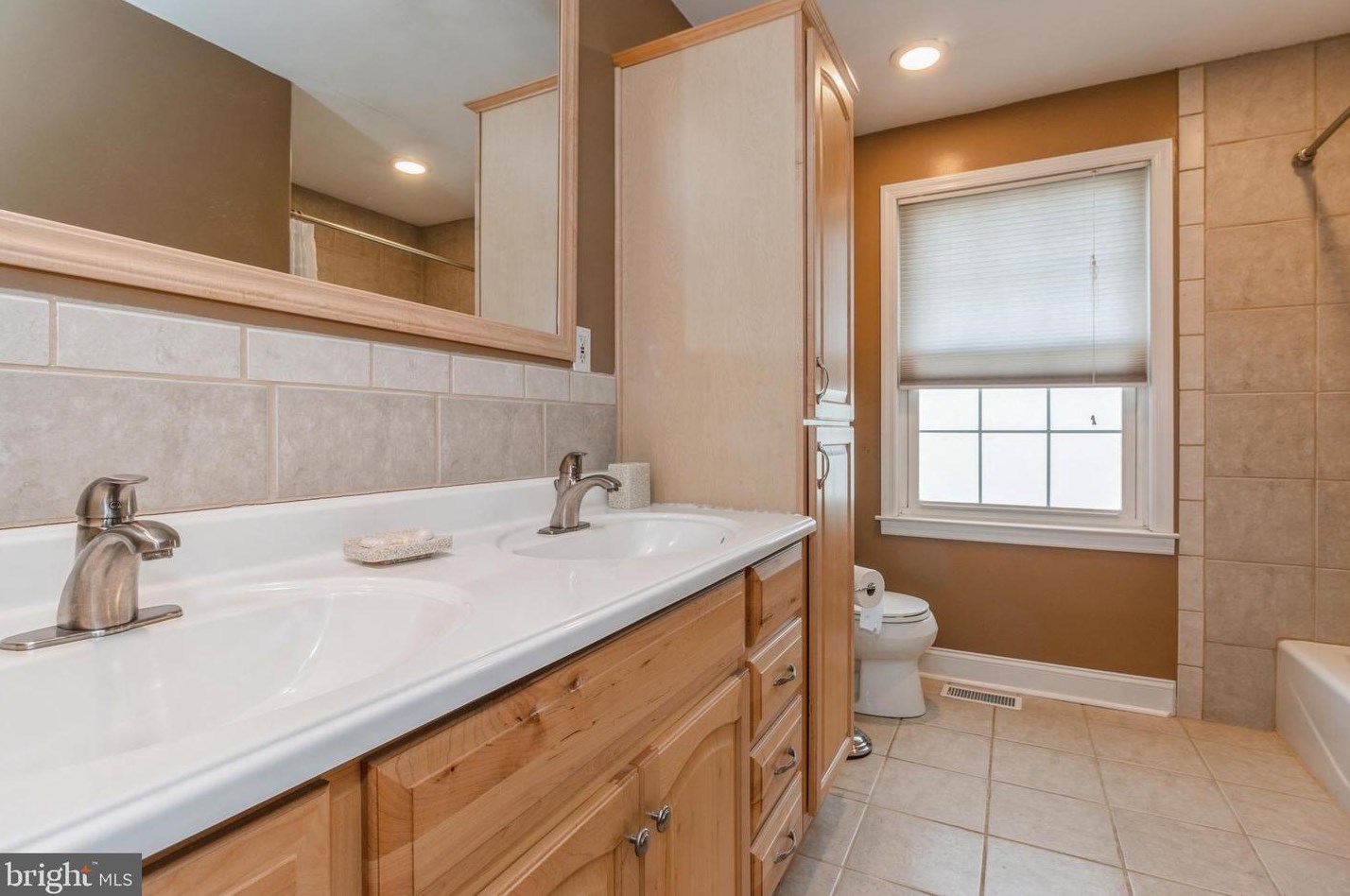 61 Woodstream Dr, Waterford Township NJ 08004-2923 exterior