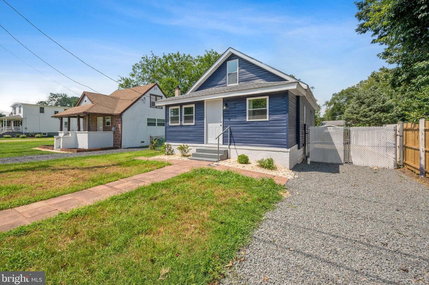 825 Woodland Ave, Glendora, NJ 08029-1271