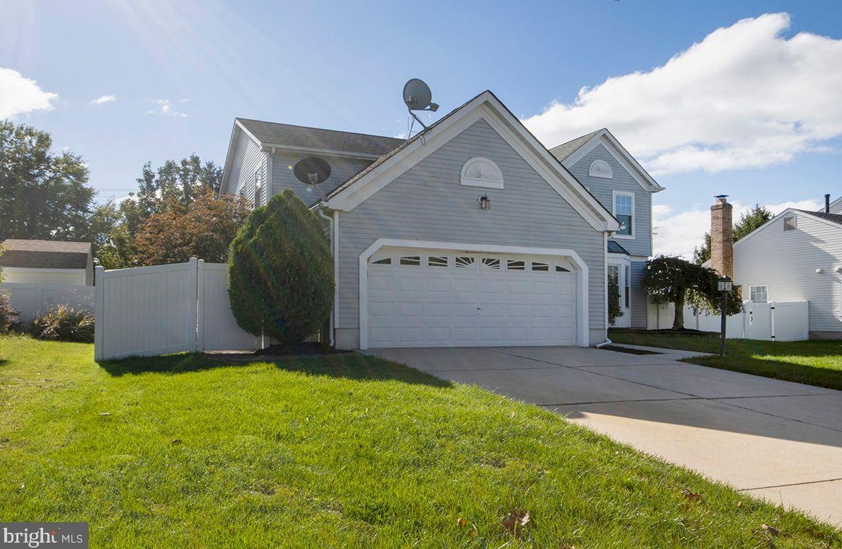 19 Cattell Dr, Erial, NJ 08081