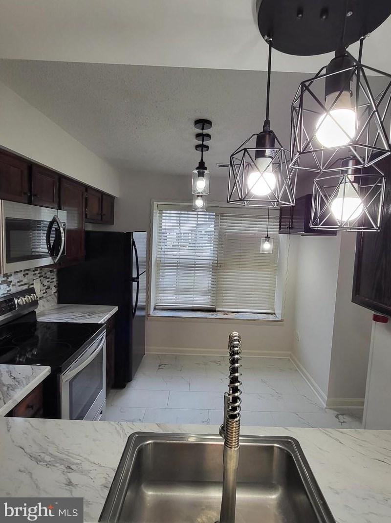 56 Grant Ln, Berlin Boro, NJ 08009