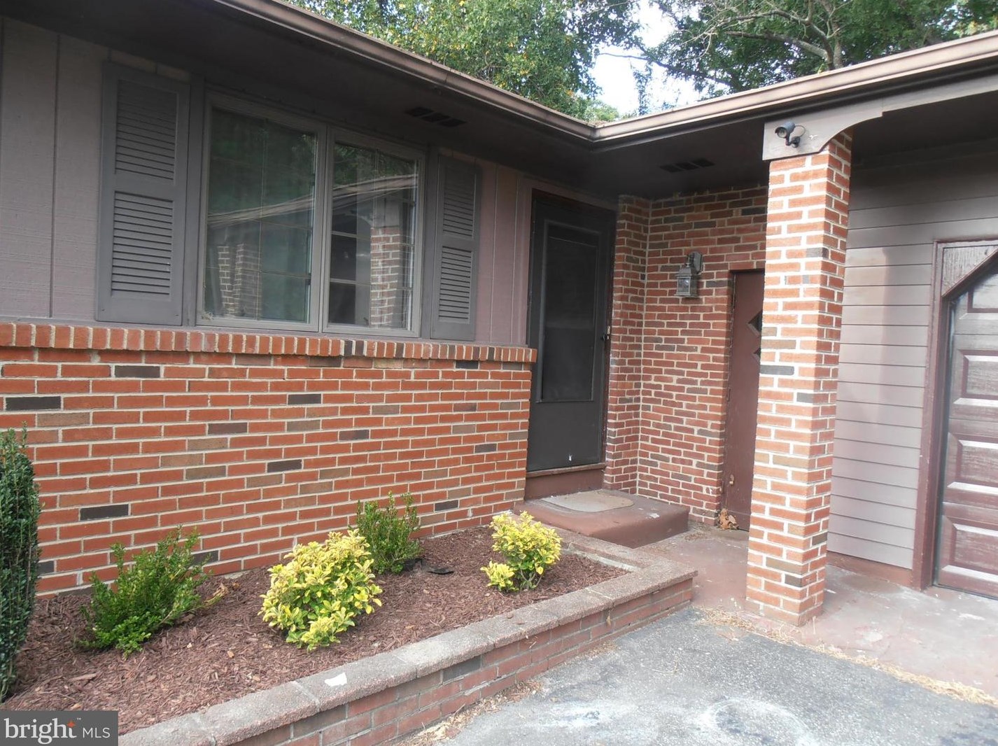 136 Hickstown Rd, Erial, NJ 08081