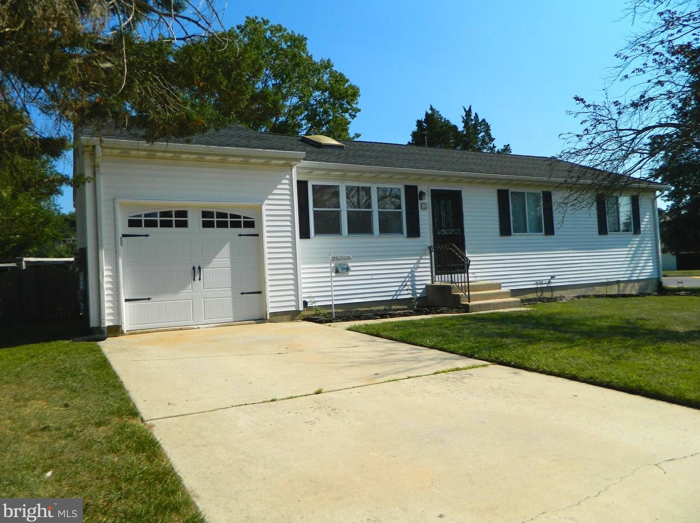 2 Tigerlily Ln, Erial, NJ 08081