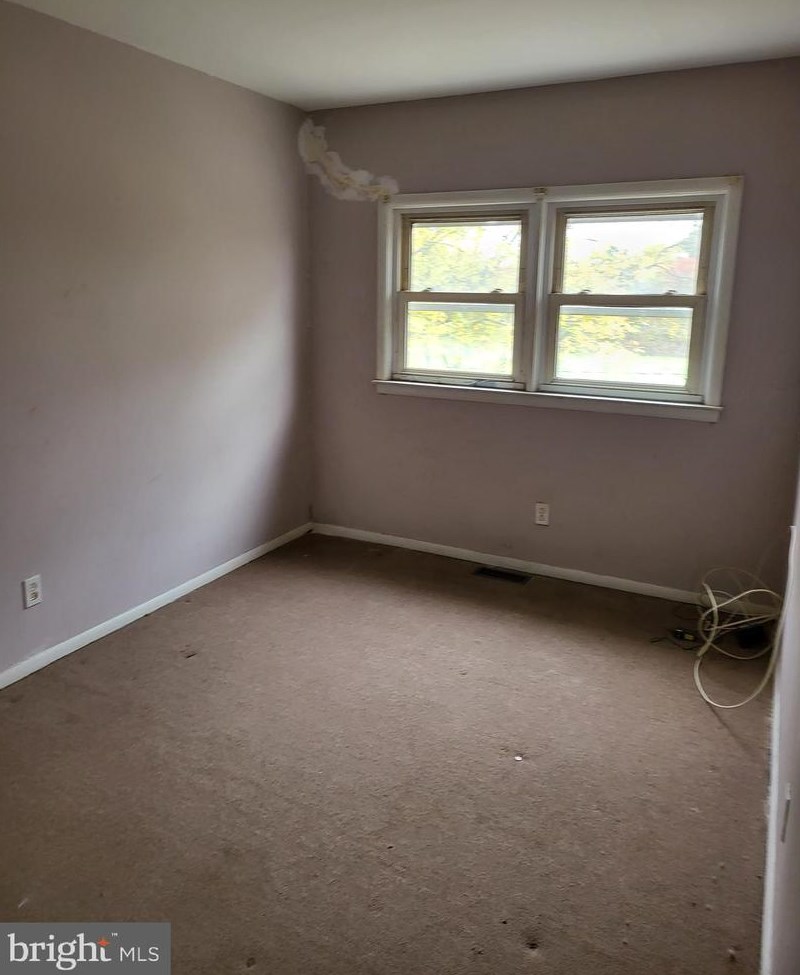 1231 Lake Shore Dr, Camden, NJ 08104